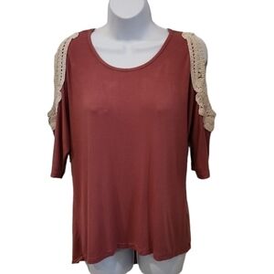 𝅺WISHFUL Park Crochet Detail Cold Shoulder Top